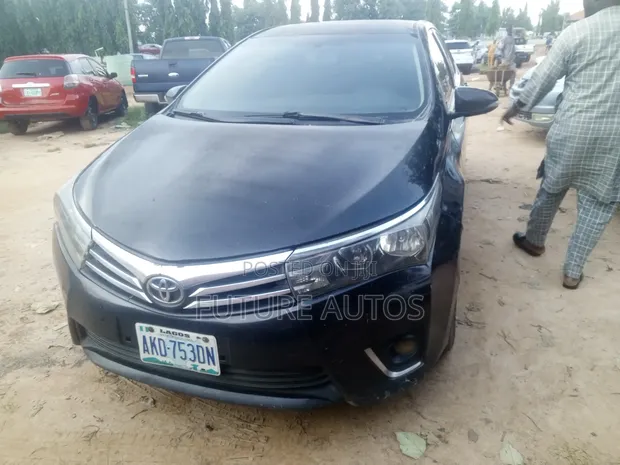 Toyota Corolla 2016 Black - 1