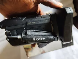 Sony HDR-PJ660E Full HD Camcorder da Projector