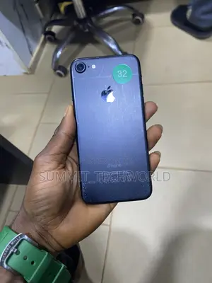 Apple iPhone 7 32GB Baki