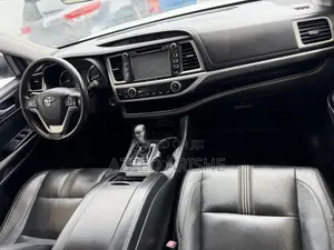 2018 Toyota Highlander SE 4x4 V6 SUV