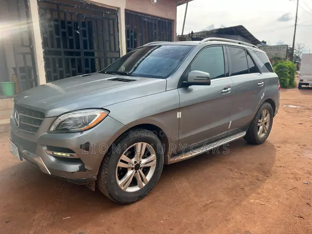 Mercedes-Benz C300 2014 Silver - 1
