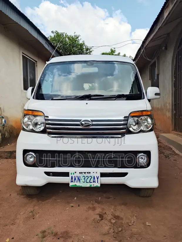 Daihatsu Hijet 2012 Fari - 1