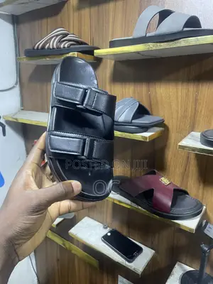 Takalmi Na Hannu Na Fata