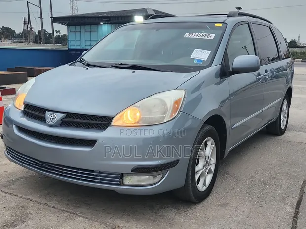 2005 Toyota Sienna XLE Limited AWD - 1