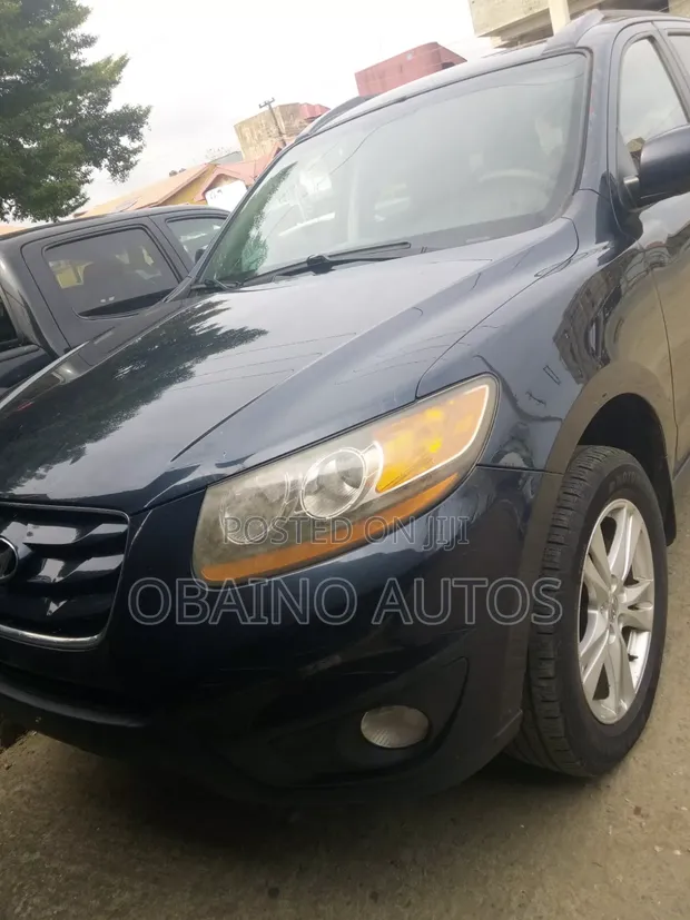 Hyundai Santa Fe 2012 Blue - 1