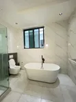 Gidan Terrace Mai Dakuna 4 na Alatu da Aka Zuba kayan daki a Old Ikoyi - 2