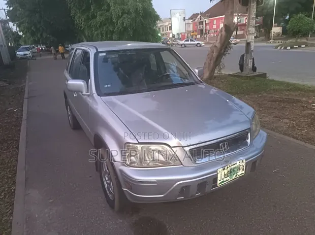 Honda CR-V 2002 Silver - 1