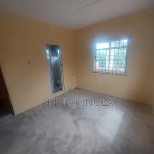 Gidaje Biyu masu Dakuna 6 don Siyarwa a Idoye Town, Agbara-Igbesan