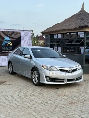2014 Toyota Camry SE Sport Sedan (2.5L)