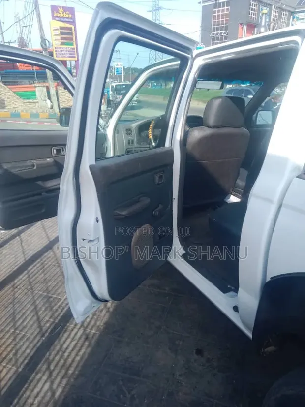 Nissan NP300 Pick-Up 2007 White - 1