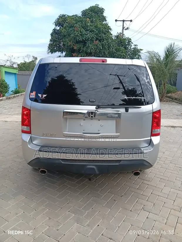 Honda Pilot 2012 Silver - 1