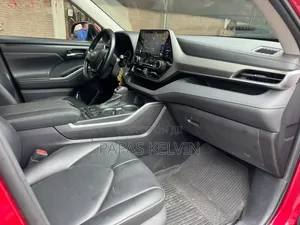 2021 Toyota Highlander XLE Red