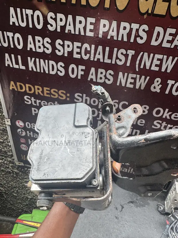 Toyota RAV4 2017-2018 ABS Brake Pump - 1