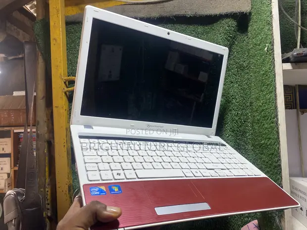 Packard Bell Laptop 4GB RAM, Intel Core i3, 128GB SSD - 1