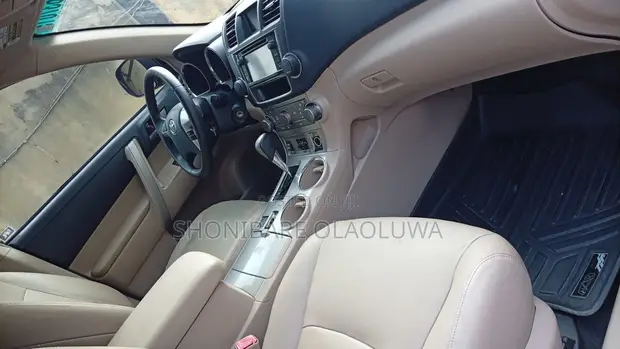 Toyota Highlander SE 3.5L 4WD 2013 Black - 1