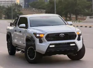 2024 Toyota Tacoma SR5 Access Cab 6' Bed AT White