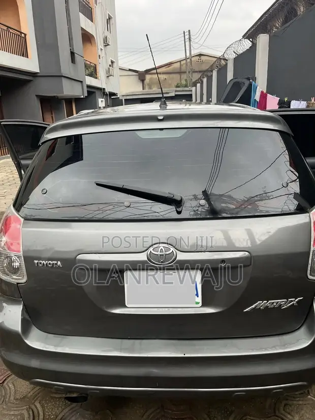 2008 Toyota Matrix Hatchback FWD (1.8L) - Gray - 1