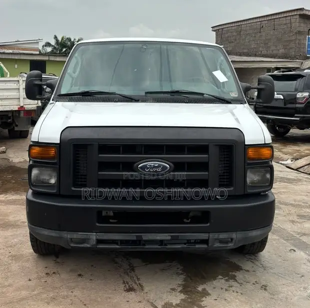 Ford E-150 2012 White - 1