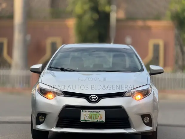 Toyota Corolla LE 2015 Silver - 1