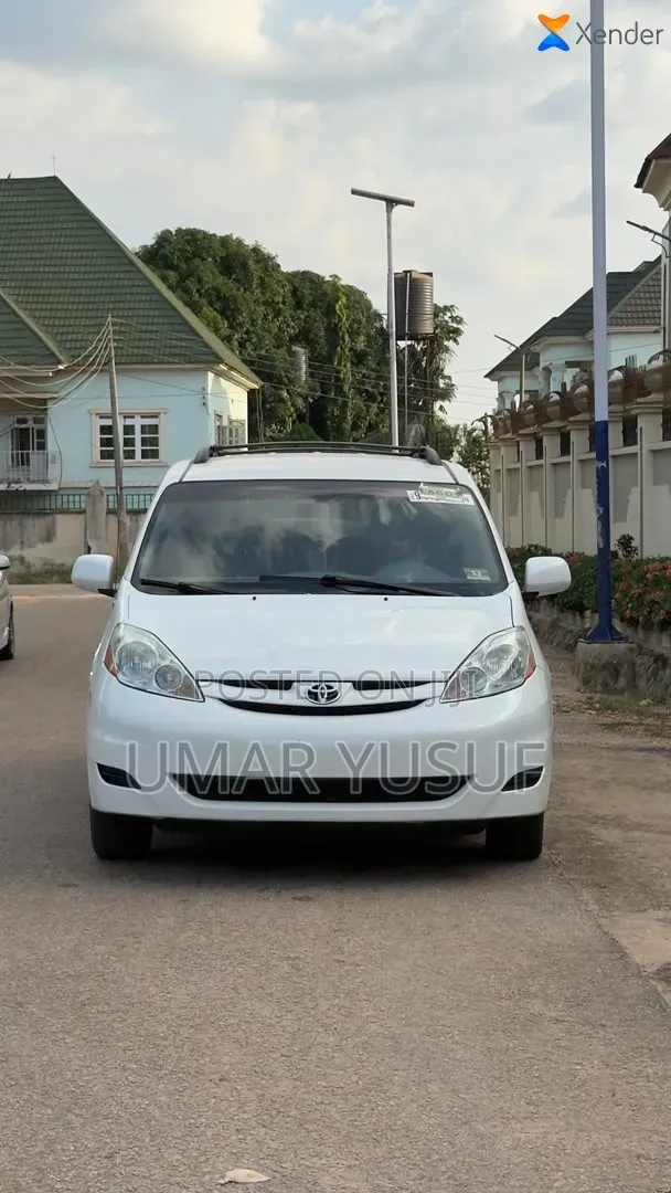 Toyota Sienna 2008 White - 1
