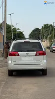 Toyota Sienna 2008 White - 2
