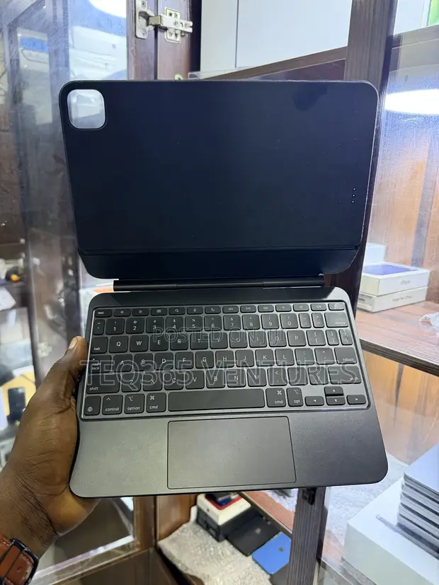 Apple iPad Pro M5 Magic Keyboard (11") - 1