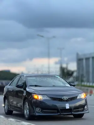 2014 Toyota Camry SE Sedan