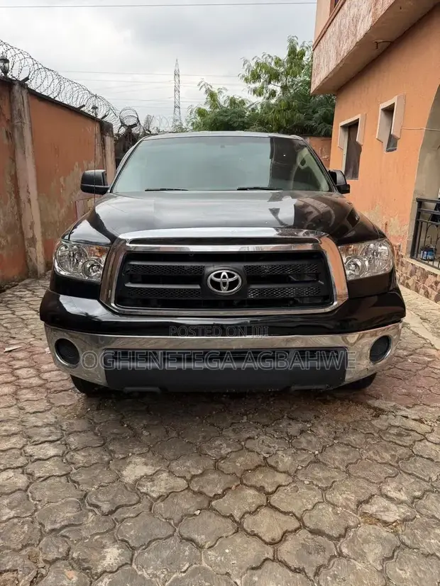 Toyota Tundra CrewMax 2011 Black - 1