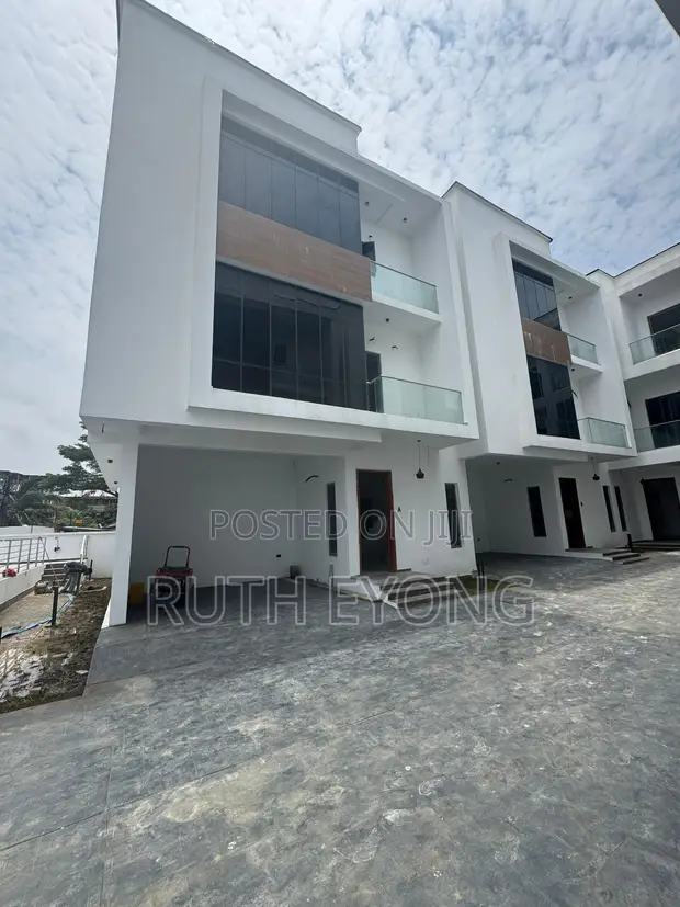 4-Bedroom Townhouse/Terrace in Lekki Phase 1, Lagos - 1