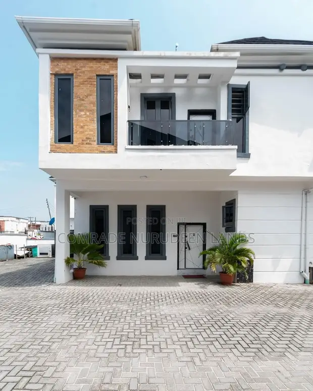 Gidan Kwalta Mai Dakuna 4 Mai Cikakken Tsari na Sawa a Lekki Expressway - 1