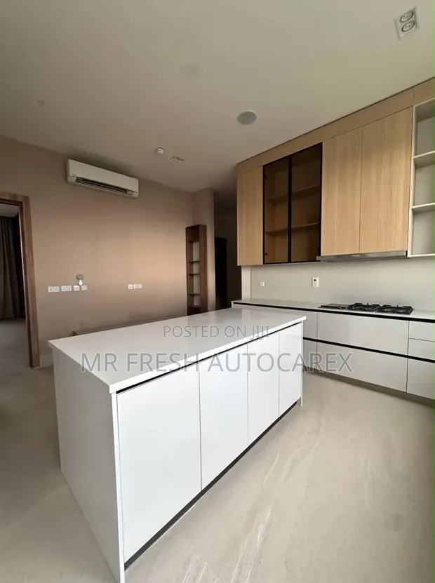 Furnished 3-Bedroom Penthouse with BQ in Banana Island, Ikoyi - 1