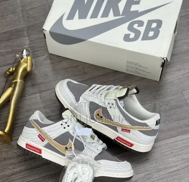Nike SB Dunk Sneakers - 1