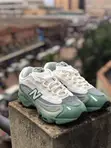 Luxury New Balance Unisex Sneakers - 4