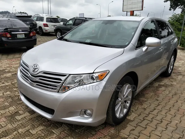 Toyota Venza 2010 Silver - 1