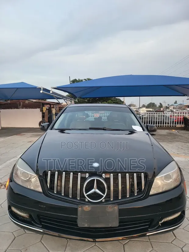 Mercedes-Benz C300 2011 Black - 1