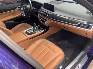 BMW 740i 2018 Shuɗi