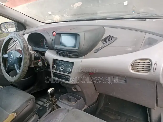 Nissan Almera Tino 2005 Silver - 1