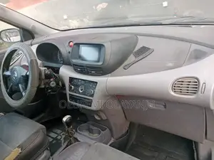 Nissan Almera Tino 2005 Silver