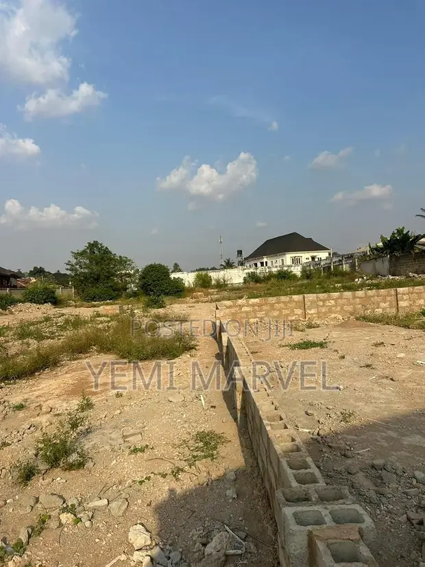 2 Plots na Ƙasa da CofO a Inuolaji Sharp Corner, Oluyole Estate - 1