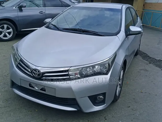 Toyota Corolla 2016 Silver - 1