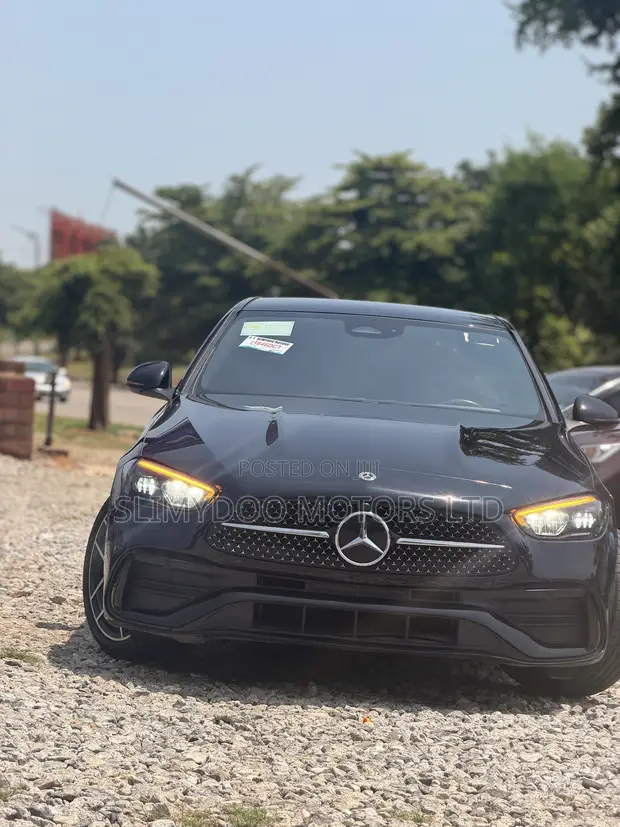 Mercedes-Benz C300 2022 Black - 1