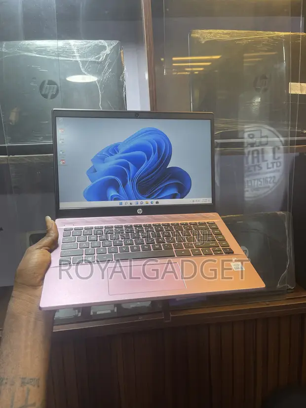 HP Pavilion 14 Laptop: 8GB RAM, 256GB SSD, Intel Core i5 - 1