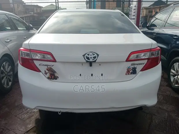 Toyota Camry 2012 White - 1
