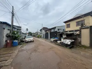 2-Bedroom Block of Flats da Bungalow a 400sqm, Ilupeju