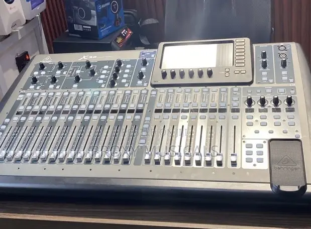 Behringer X32 Digital Mixer - 1