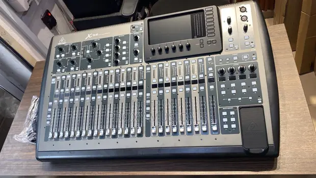 Behringer X32 40-Input Digital Mixing Console - 1