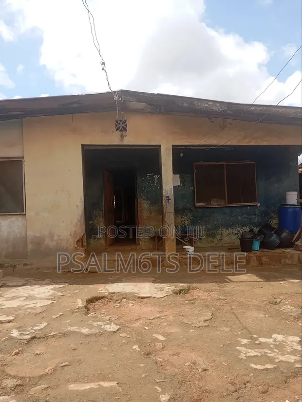 Bungalow mai dakuna 20 don siyarwa, Alakuko - 1