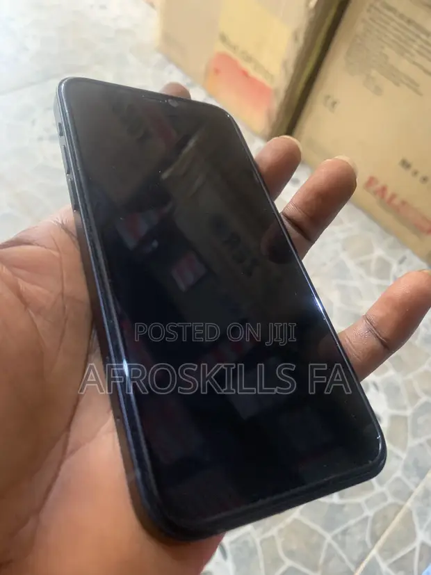 Apple iPhone 12 128GB Black - 1