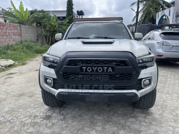 Toyota Tacoma X-Runner V6 2009 White - 1