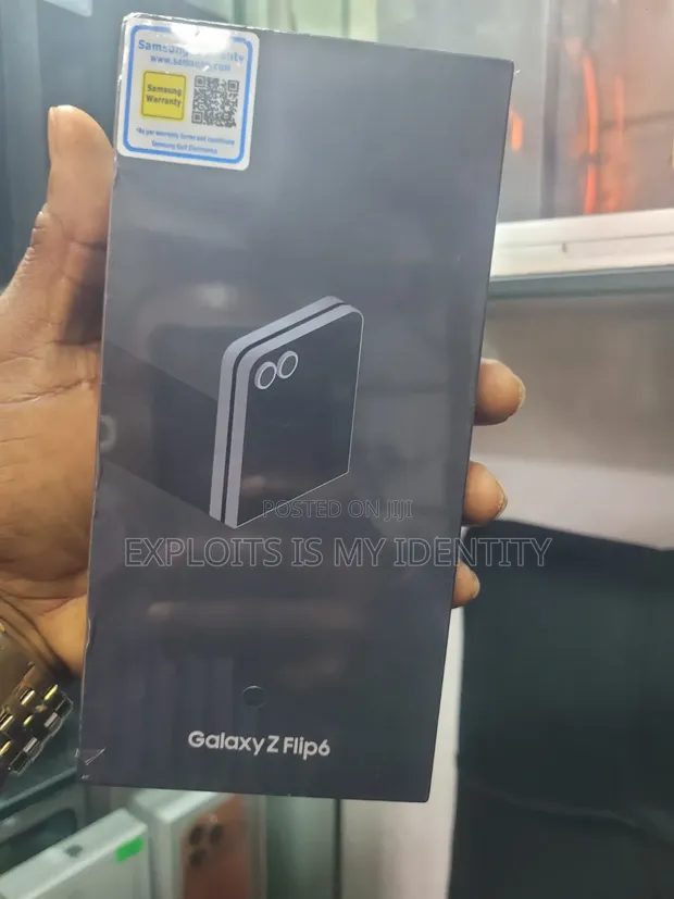 New Samsung Galaxy Z Flip6 512GB Gray - 1